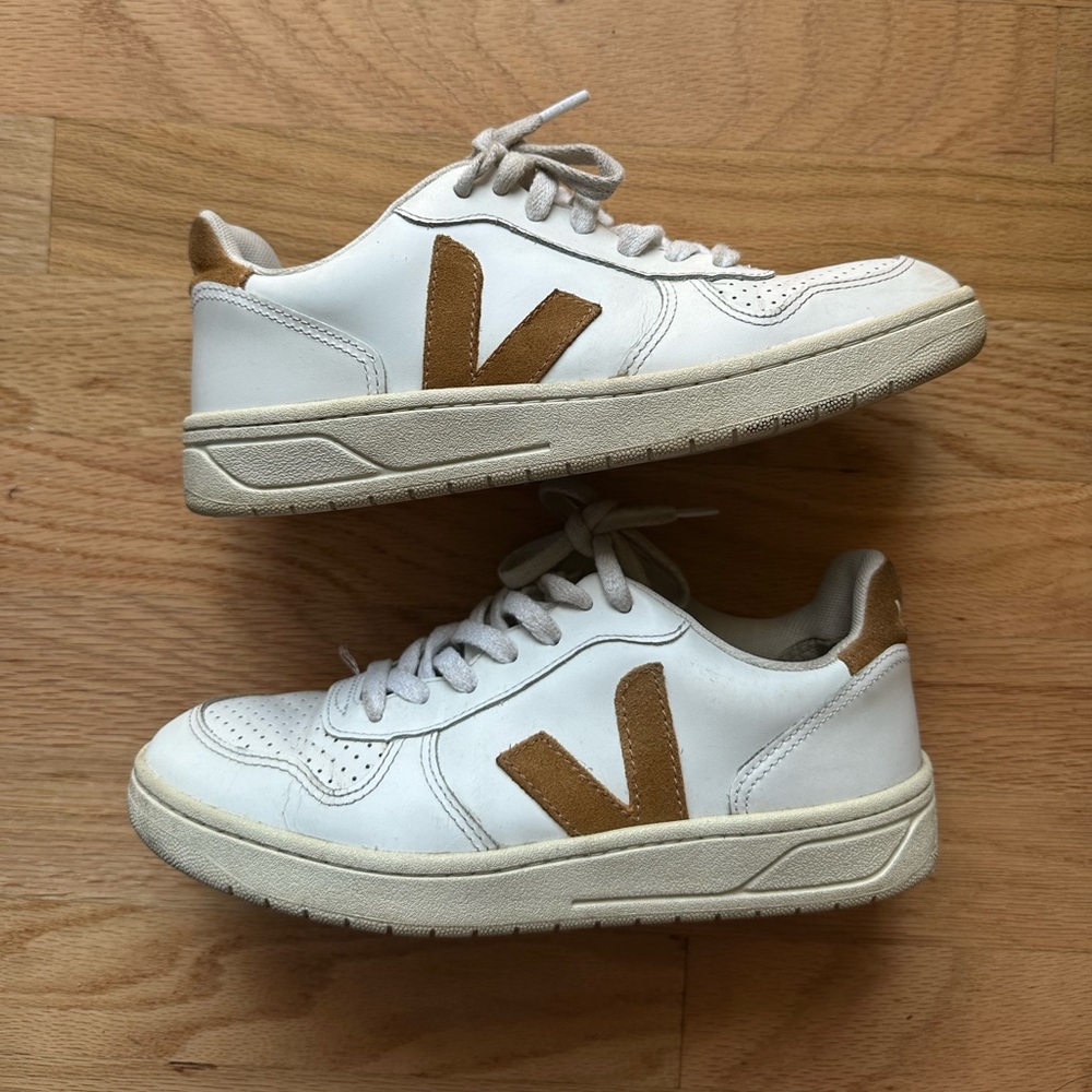 Veja v-10 sneakers women’s